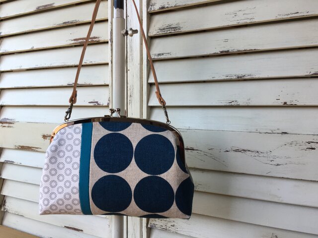 革持ち手付き 帆布 ドット&変わりドット がま口バッグの画像1枚目