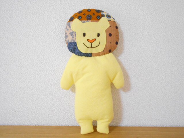 パッチワークなたてがみのライオンの画像1枚目
