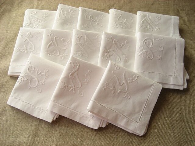 Aging手刺繍イニシャルハンカチ ホワイトf Iichi ハンドメイド クラフト作品 手仕事品の通販 Aging手刺繍イニシャルハンカチ ホワイトf Iichi ハンドメイド クラフト作品 手仕事品の通販