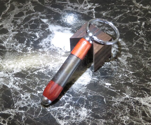 木とレジンで作った手作りキーホルダー・キーリング パドック | iichi