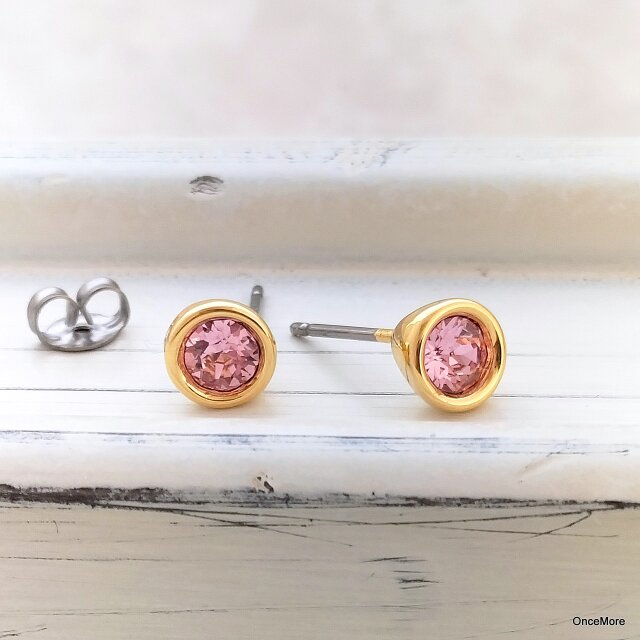 【ラスト1点】お悩み解消！スワロフスキーチャトンのひと粒ピアス（Lt.ローズ／G）