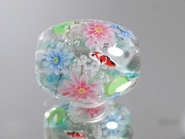 睡蓮と錦鯉のとんぼ玉（ガラス玉） | iichi 日々の暮らしを