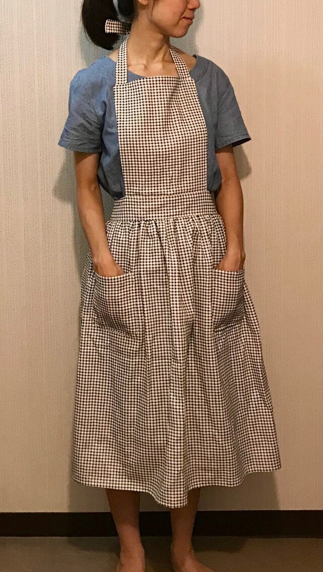 シェパードチェックの長め丈エプロンの画像1枚目