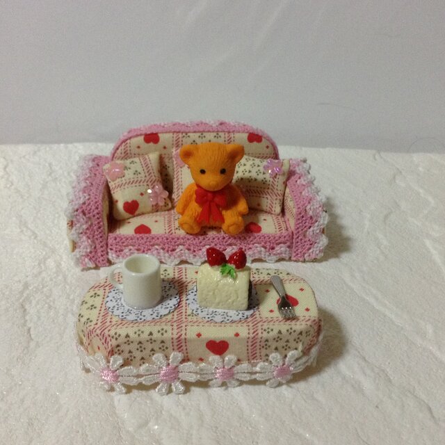 ケーキのようなミニチュア ソファー&テーブル の画像1枚目
