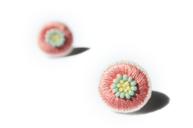 <Stella~遊び好きの星~>刺繍ピアス◎マカロン色の星◎2way★ロングポスト変更可能の画像1枚目