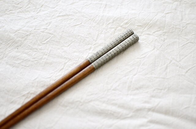 【受注制作】錫模様・拭き漆箸(ドット・茶)<21cm or 23cm>の画像1枚目