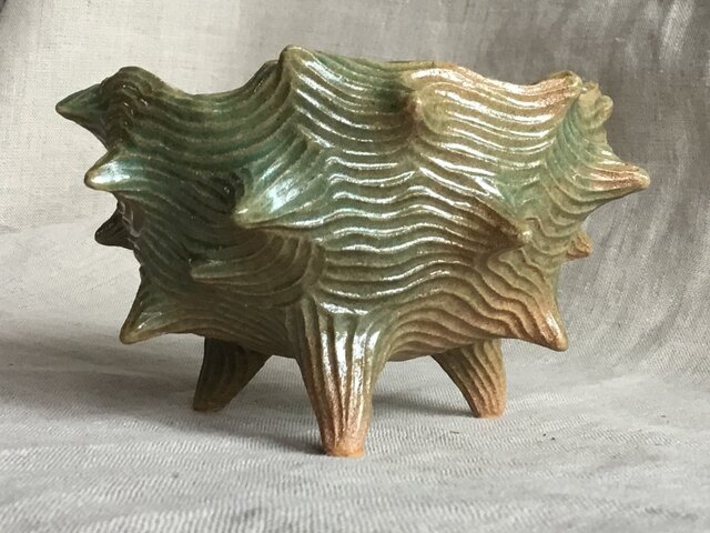 トゲトゲ波模様陶器植木鉢の画像1枚目