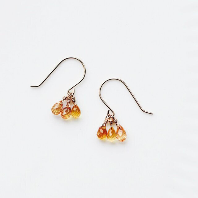 K18オレンジサファイアの極上ブリオレットカット3粒ピアス ～Hortense