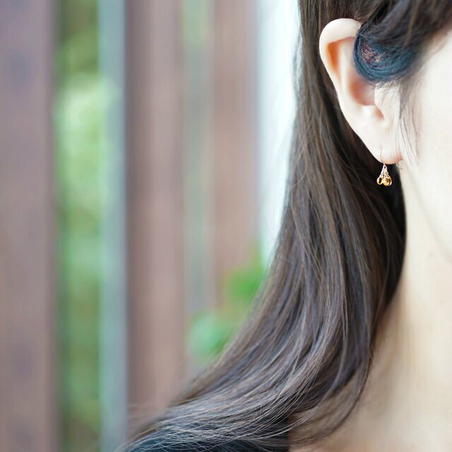 K18オレンジサファイアの極上ブリオレットカット3粒ピアス ～Hortense