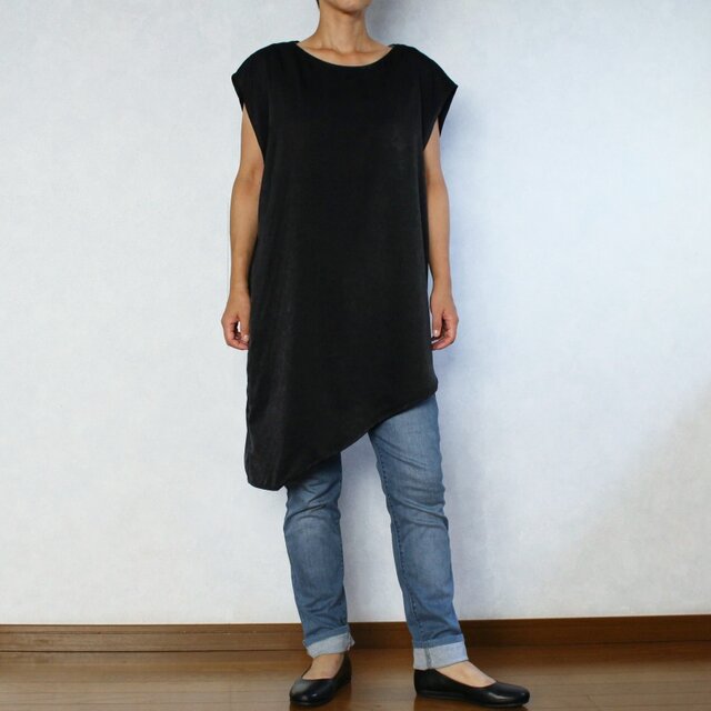 別珍のような風合い♪漆黒の斜めカットチュニックの画像1枚目