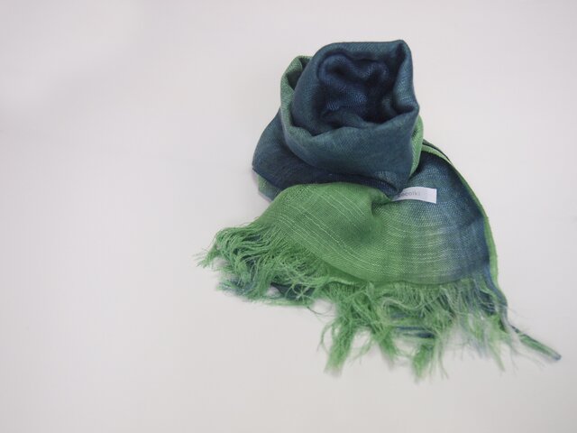 国産シルク100%手描き染めストール green&navy blue-の画像1枚目