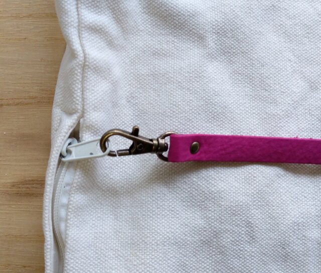 レザーキーホルダー（伸びるコードリール・ストラップ付き） #ローズ