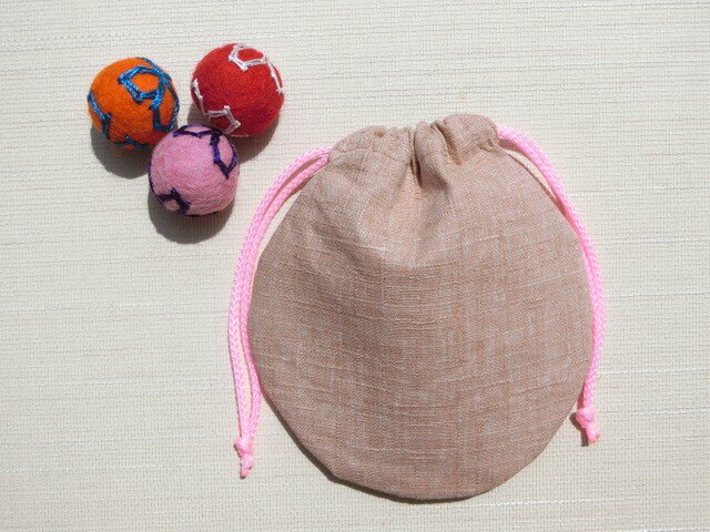 ミニ巾着 ドビー織り ピンクベージュ色 御守り 小物収納 プレゼントにも の画像1枚目