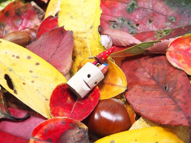 小枝ちゃんと紅葉 ブローチの画像1枚目