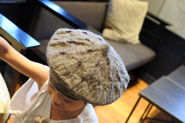 kids ベレー帽 felt 〜チェリーパイ グレー〜 【リバーシブル対応】(2歳〜10歳頃)の画像1枚目