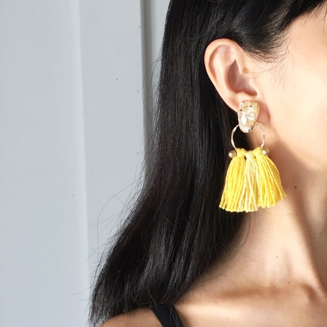 Yellow tassel earringsの画像1枚目