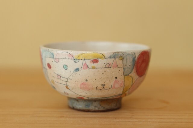 K様オーダー分 粉引きカラフルドットとねこのお茶碗の画像1枚目