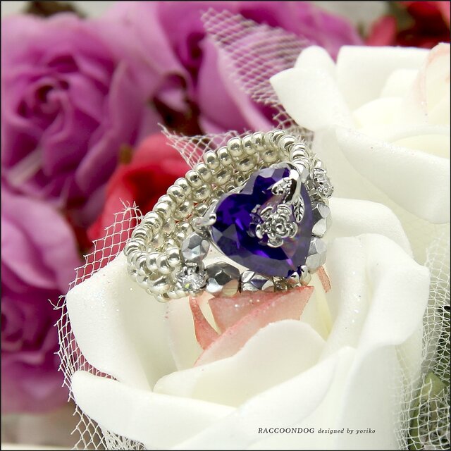 高貴のバイオレットハート一輪花【大粒ジルコニア ♡ビーズリング】《ビーズアクセサリー》の画像1枚目