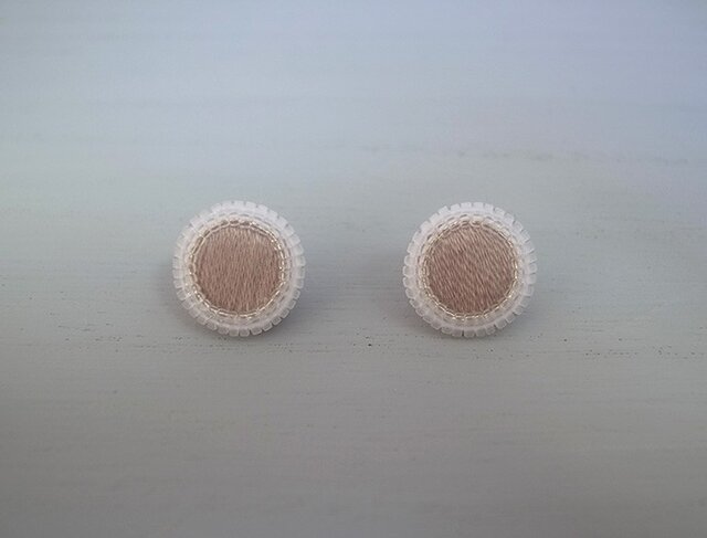 ヴィンテージボタン風ピアス(ドーンピンク)の画像1枚目