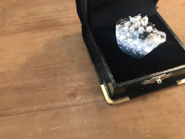 SV/pearl*black spinelRINGの画像1枚目
