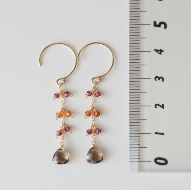 14kgf：トライアングルカット・スモーキークォーツとガーネットの