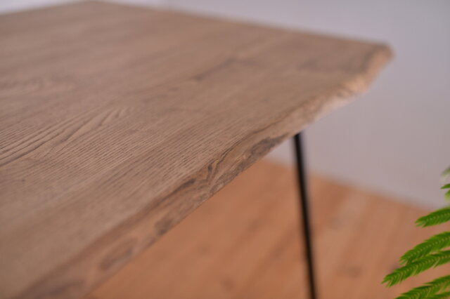 無垢クリ（栗の木）貴重な耳付きアイアンテーブル・アンティーク仕上げ