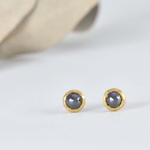 pure gold x Black diamond1.10ct/1.08ct ~純金とブラックダイヤモンドのピアスの画像1枚目