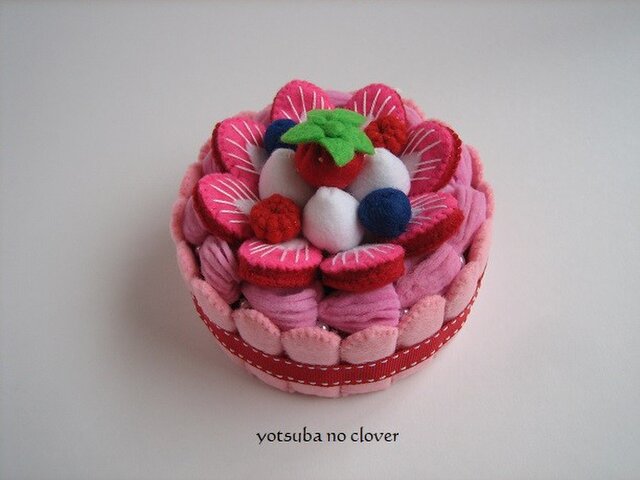 SALE《直径9.5cm》いちごクリームのケーキ②の画像1枚目
