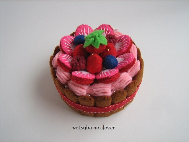 SALE《直径9.5cm》いちごクリームのケーキ③の画像1枚目