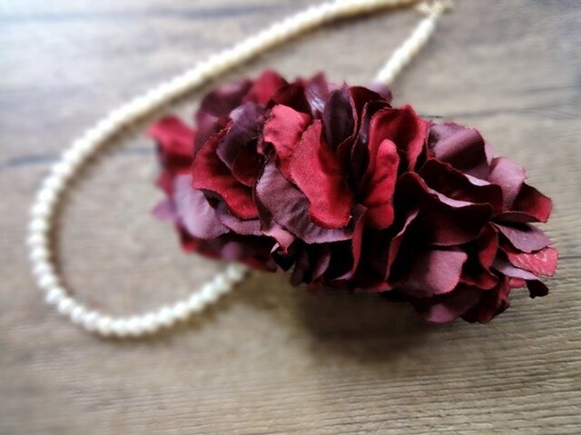 花びらのバレッタ■ふんわりシルエット ドライフラワー風秋色■バーニングレッドの画像1枚目