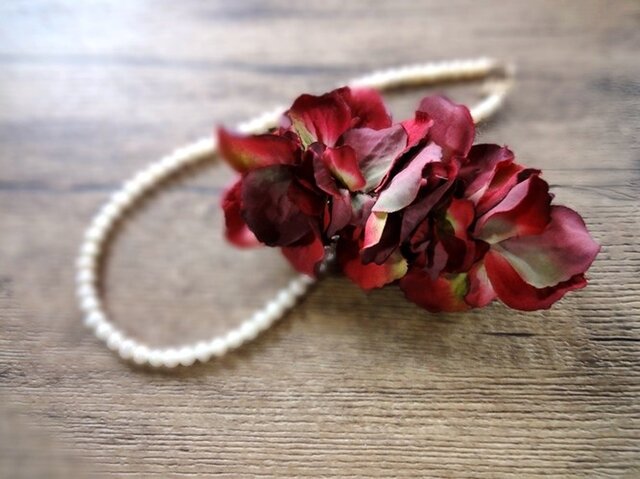 【受注生産】花びらのバレッタ■ふんわりシルエット ドライフラワー風秋色■レッド&グリーンの画像1枚目