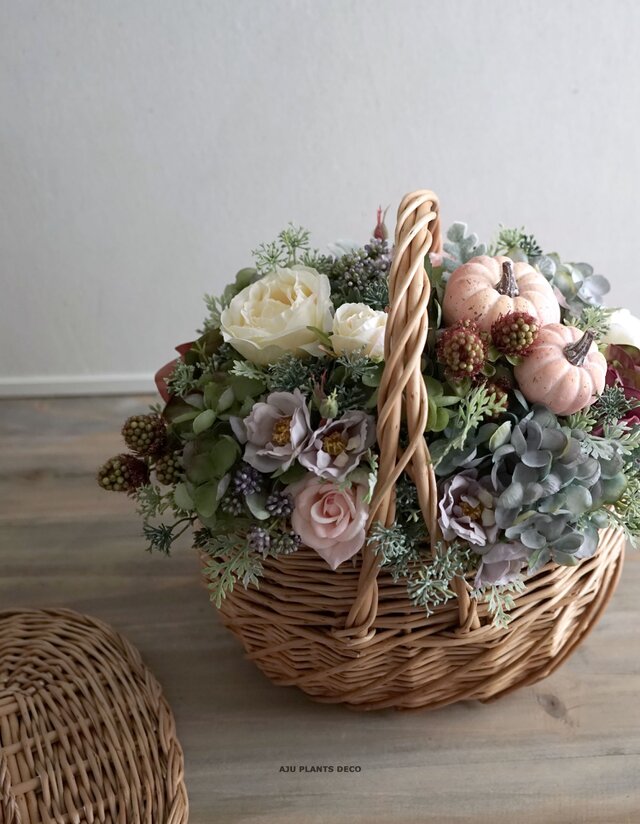 パニエアレンジ~カボチャと秋色紫陽花~(造花)の画像1枚目