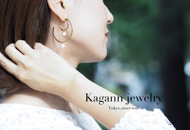 【受注制作】DOUBLE MOON hoop earrings〈pearl〉の画像1枚目