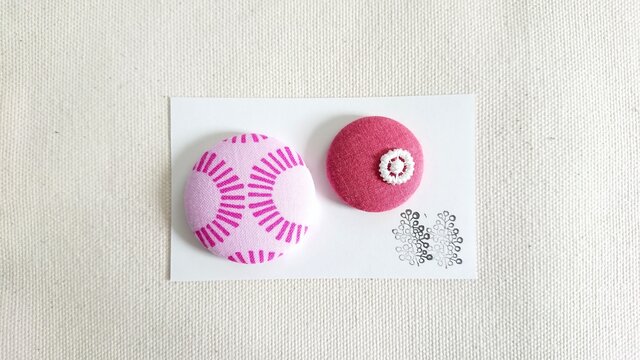 ★くるみボタンブローチ★の画像1枚目