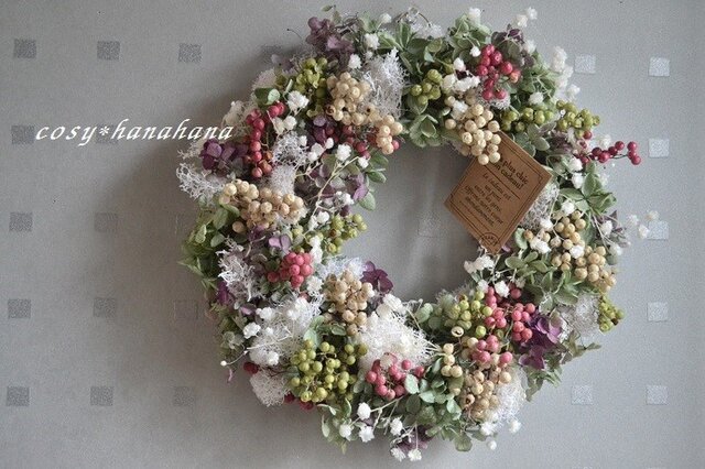 3色のペッパーベリーとかすみ草wreathの画像1枚目