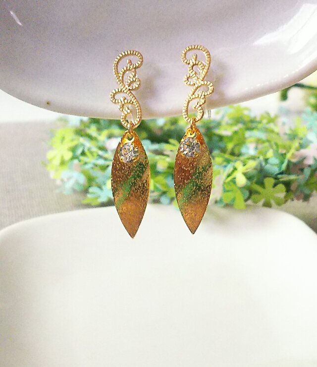 J120 ゴールドメタルピアス#リーフ(ノンホールピアス)の画像1枚目