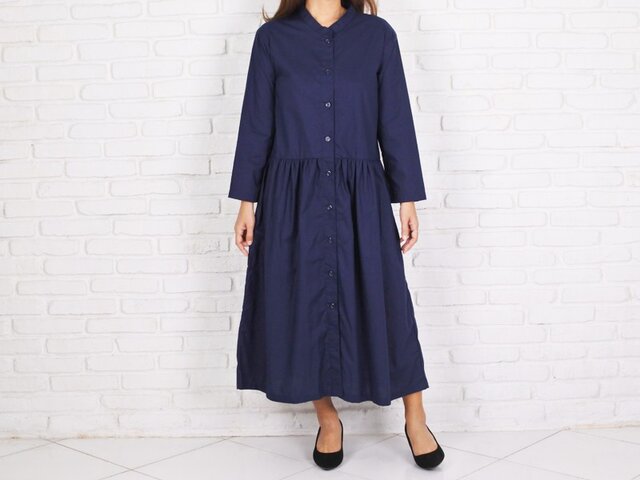 大人のレッド!スタンドカラーギャザーワンピース <ネイビー>の画像1枚目