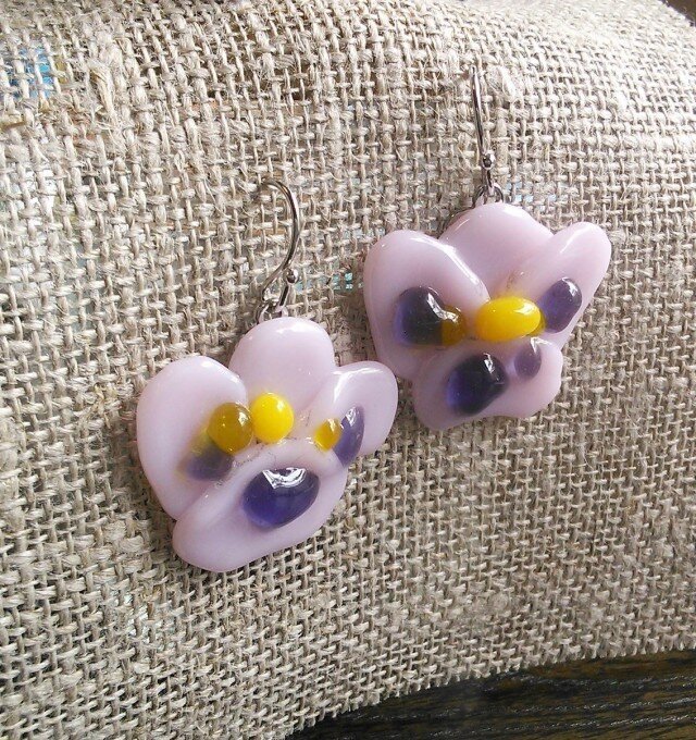 パンジーのピアス