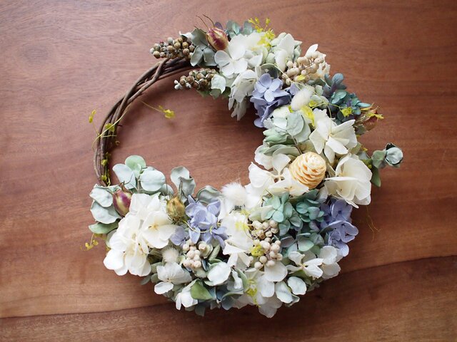 ハマゴウと白い実の三日月リース | iichi 日々の暮らしを