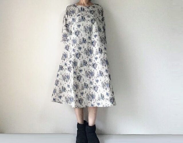 さんかくツリー*北欧の森フレアワンピース*コットンリネン*ブルーの木の画像1枚目