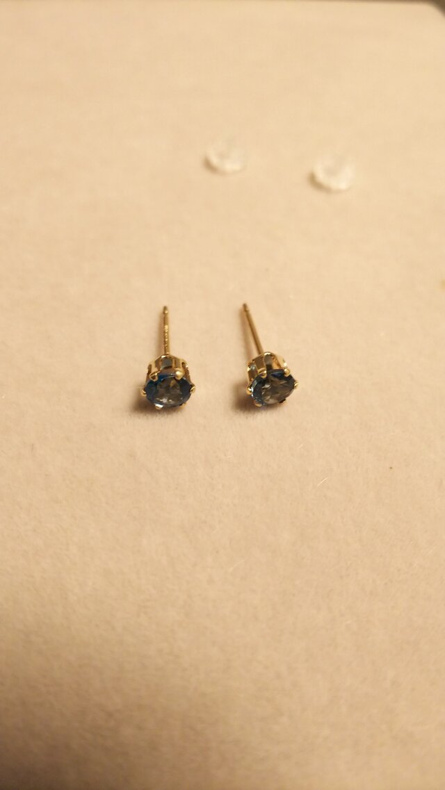 再販:最上級ロンドンブルートパーズファセットピアス(4ミリ)の画像1枚目