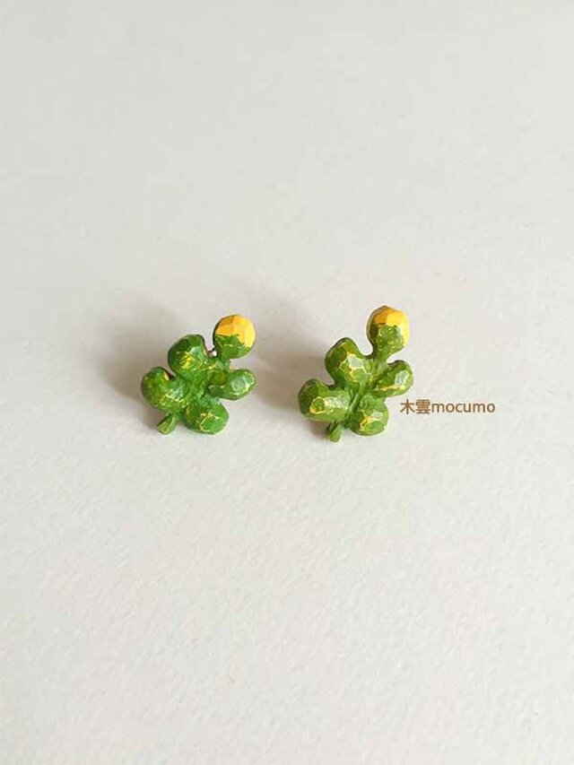 クスノキの お花ピアス(チタンポスト)の画像1枚目