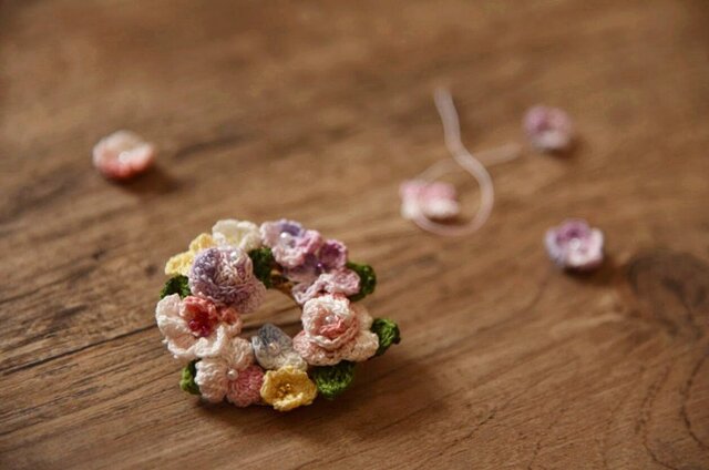【受注製作】かぎ針編み花のアクセサリ・ブローチの画像1枚目