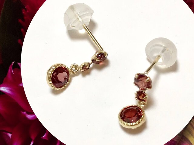 ◆送料無料◆K10真紅に輝くガーネットシンプルピアスの画像1枚目
