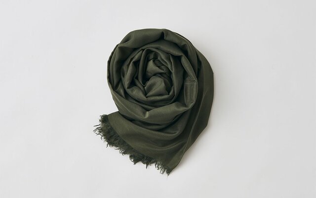 enrica cottonsilk scarf kahki / natural dyeの画像1枚目