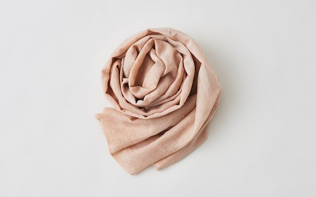 enrica cottonsilk scarf pinkbeige / natural dyeの画像1枚目