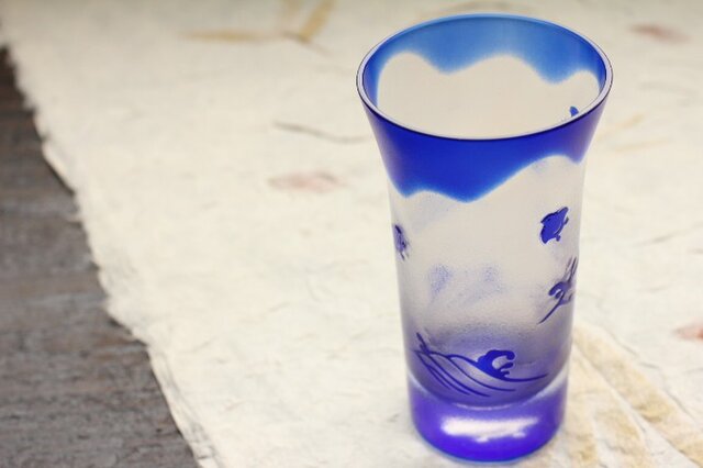 【再販】清酒杯(ビアグラス)「波千鳥」瑠璃の画像1枚目