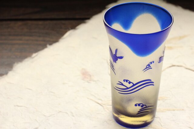 【再販】ガラス製 清酒 一口ビアグラス 「うさぎ」 瑠璃アンバーの画像1枚目