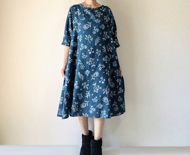 ステッチ刺繍調*草花のフレアワンピース*やわらかダブルガーゼの画像1枚目