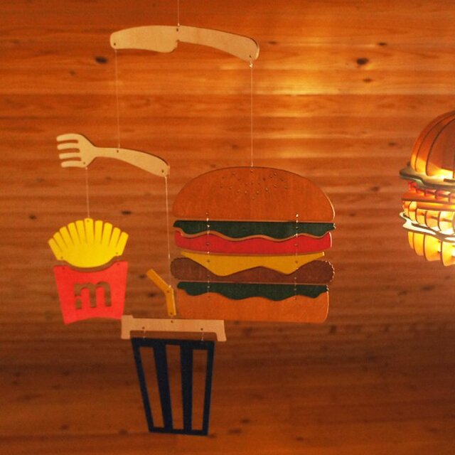 「ハンバーガー」木製モビールの画像1枚目